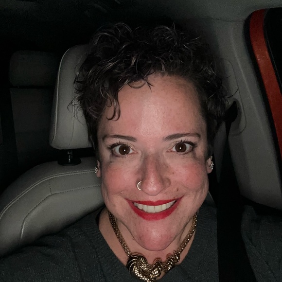 Meet your Posher, Lizzie - Picture 1 of 1